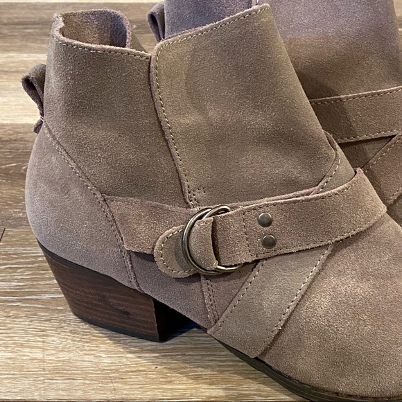 AEO Leather Ankle Boots - Picture 4 of 12